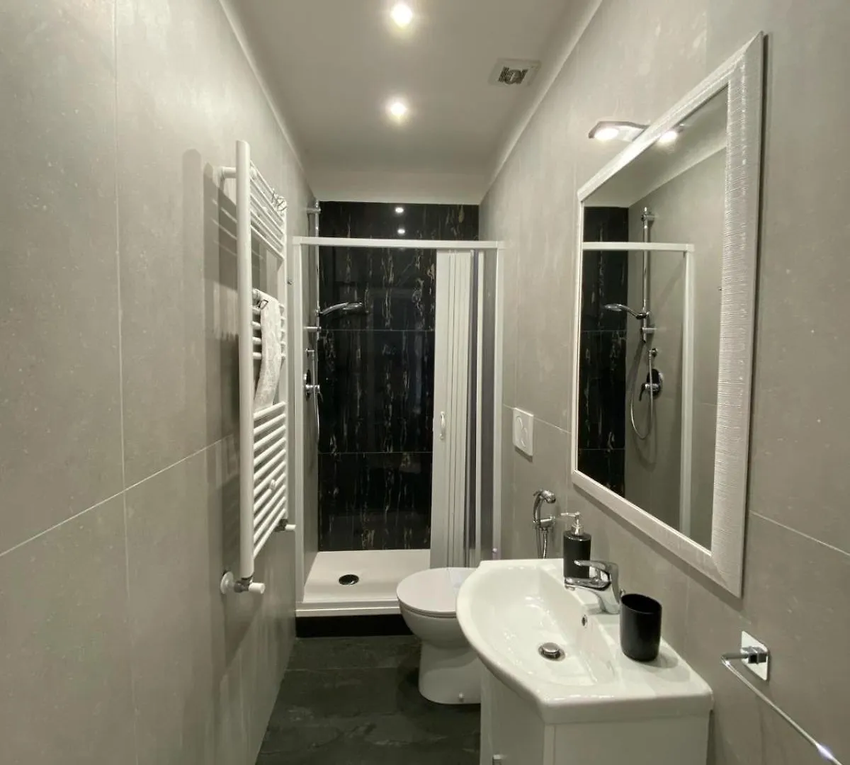 Ennio Rooms Bari 0*,  Italia