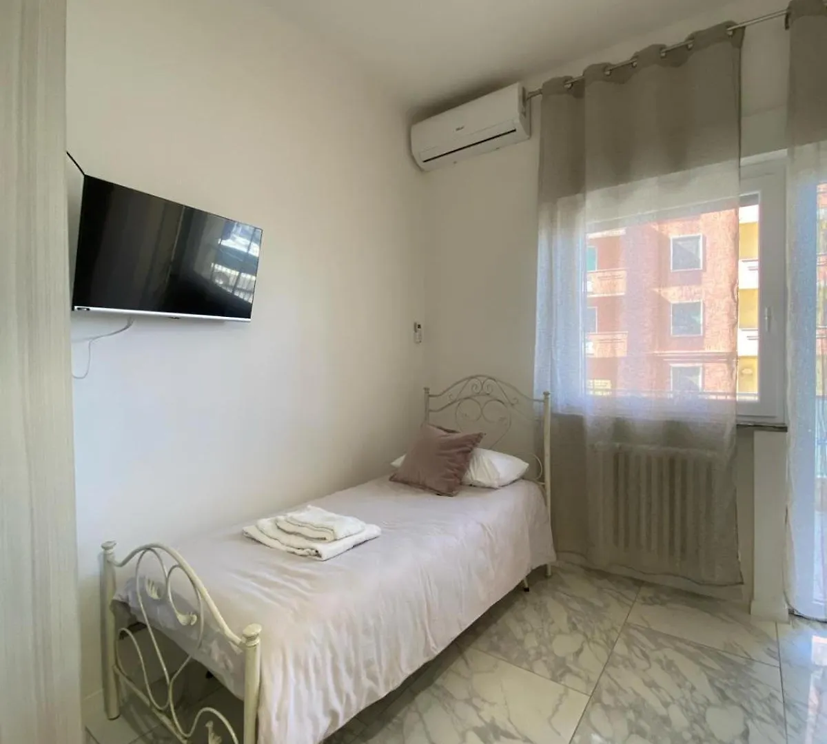 Ennio Rooms Bari 0*,